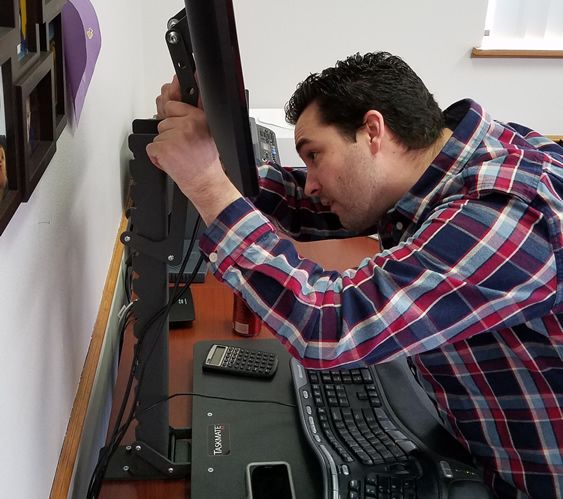 Adjusting Monitor on Health Postures 6400