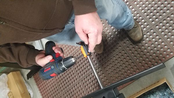 attaching-gear-mount-vertdesk-v3