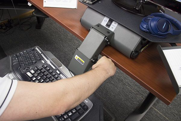 Tilt adjustment knob on TaskMate 6100