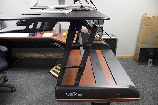 Z-lift system on Varidesk EXEC 40