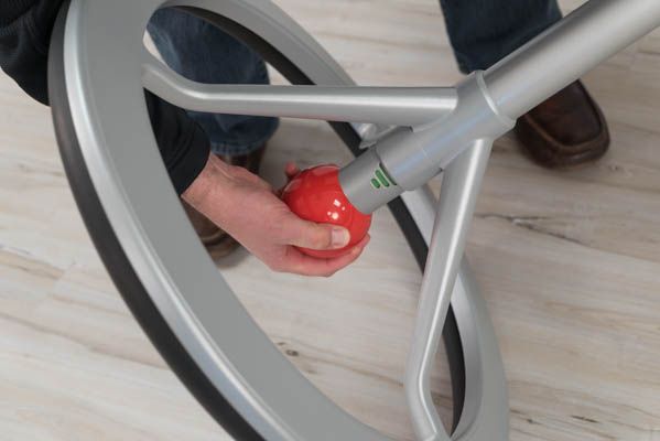 Adjusting the stability ball