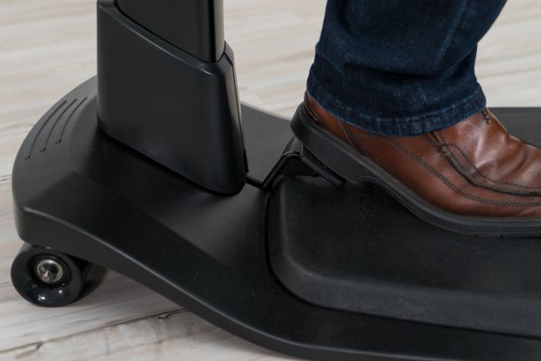 Foot paddle for height adjustment function