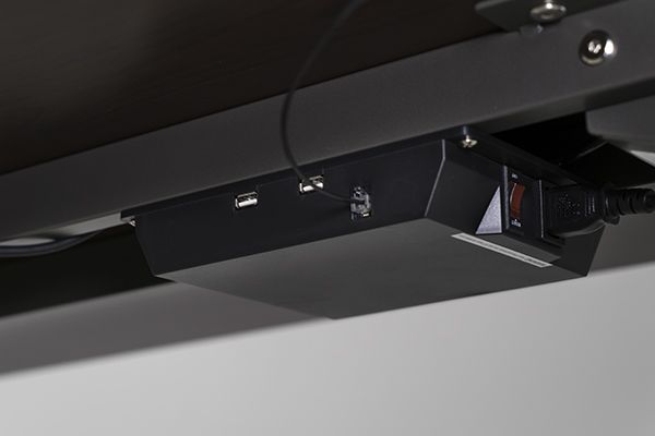 Two USB plugs integrated into control box