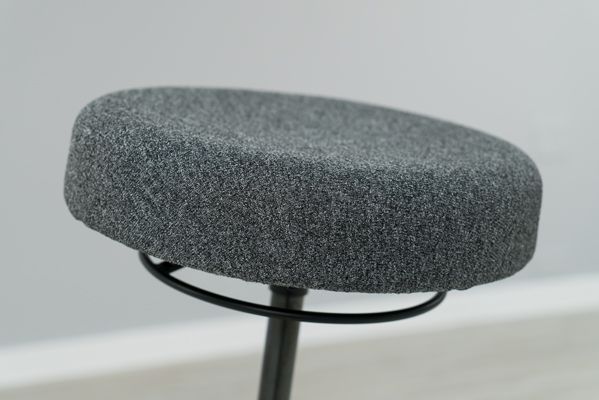 Side shot showing the thickness and shape of seat pad