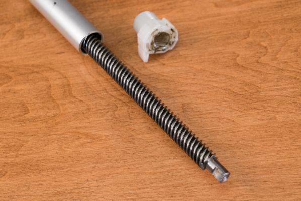 Spindle gear inside support tube