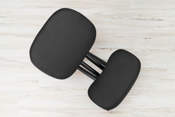 Overhead view of seat and knee pad