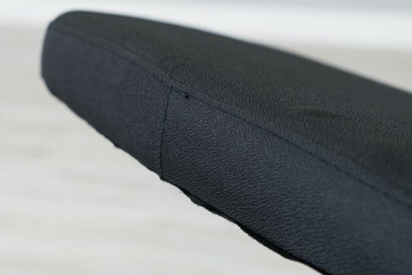 Poor stitching and low quality fabric