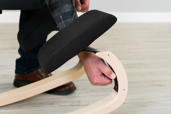Varier Thatsit™ Balans Knee Pad Adjustment