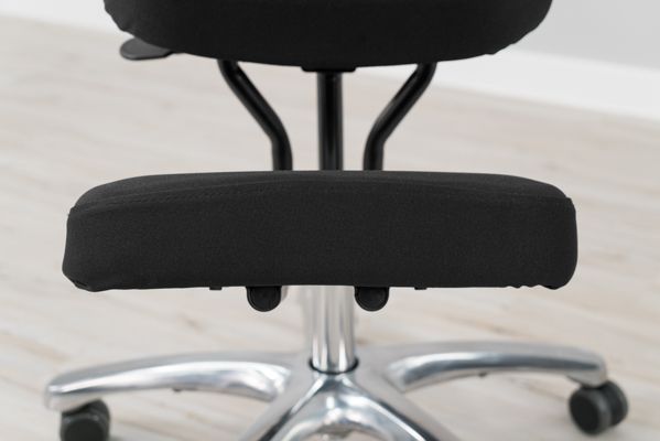 Front View of Knee Pad Showing Sloping Outsides