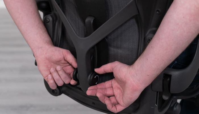 Hands on the Aeron's lumbar support system