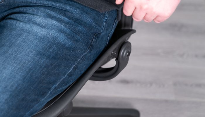 Seated to show side bolsters