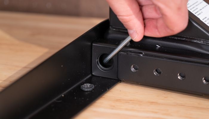 Accessing bolt in upper cross frame