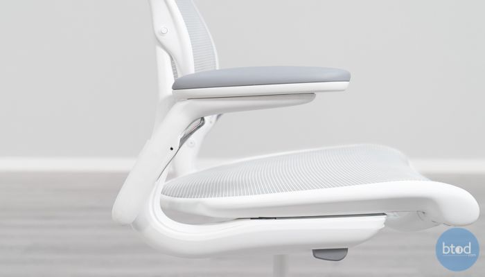 Humanscale Diffrient World Mesh Armrest Side View
