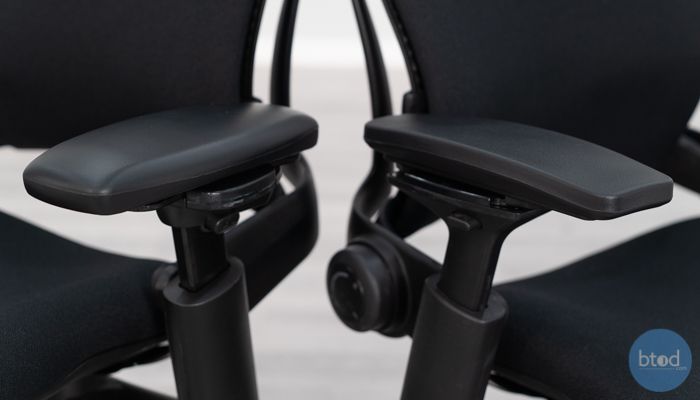 Armrest Pad Comparison Leap v1 (left) vs v2