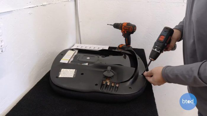 Reassembling seat pad and seat mechanism