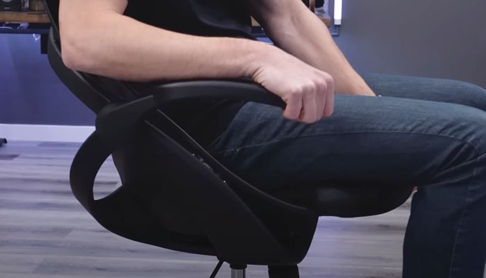 Flip Up Armrests on All33