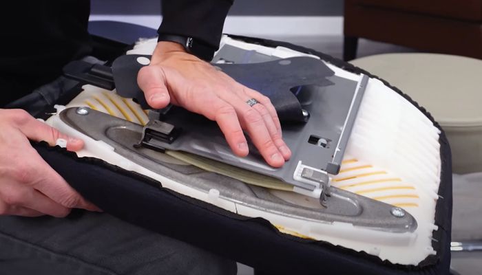 Internal Seat Mechanism For Flexing Front