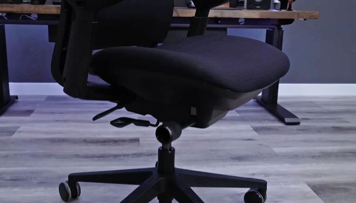 Mechanism with Adjustments on Amia Chair