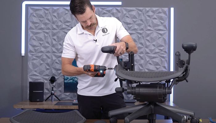 Taking the chair apart
