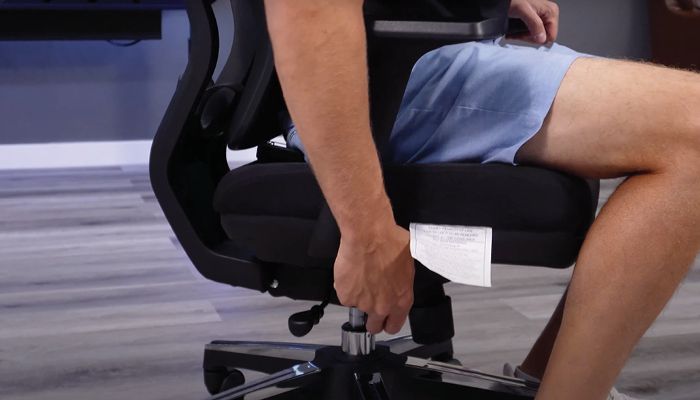 Adjusting the seat