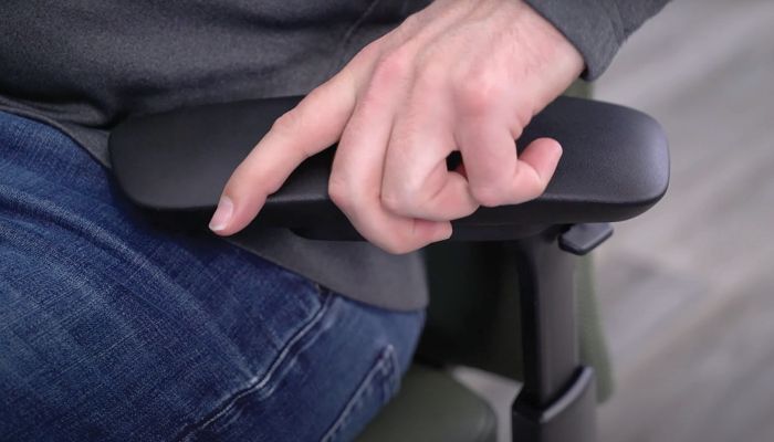 The wide range of adjustments in the armrests