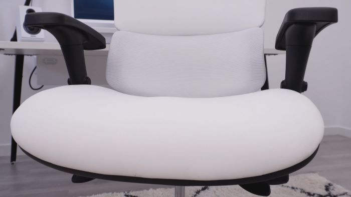 The Mavix M9 offers a cushioned seat