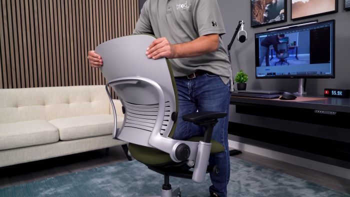 The Leap has a flexible backrest