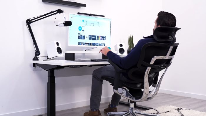 Back comfort in a mesh office chair