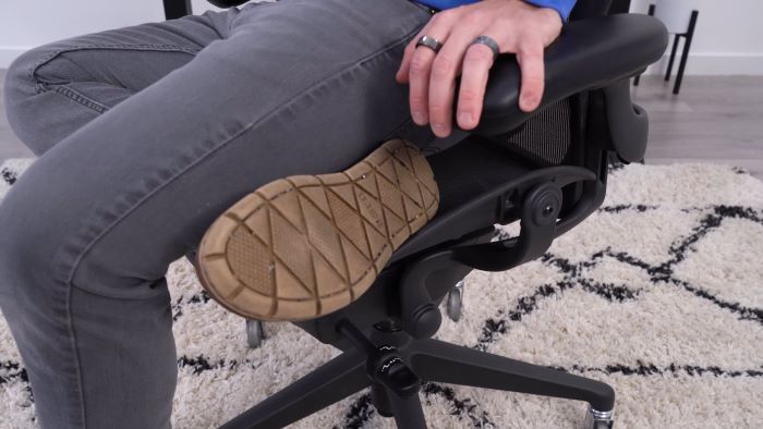 Cross legged sitting is possible in a mesh chair