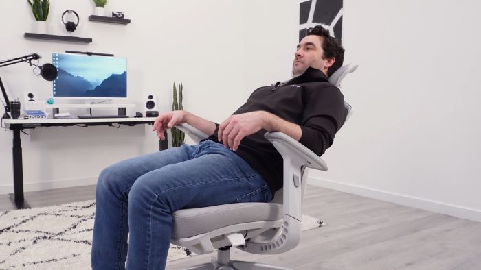 Offers a smooth recline
